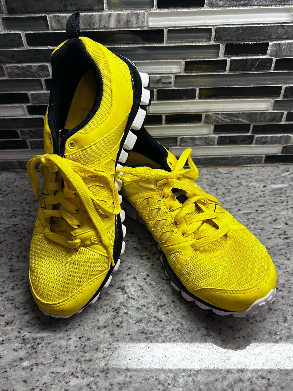 Reebok Realflex Bright Yellow Athletic Sneakers with 3D Fuseframe size 7.5